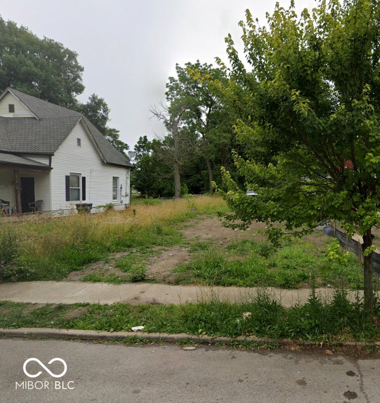 2429 N Dearborn Street