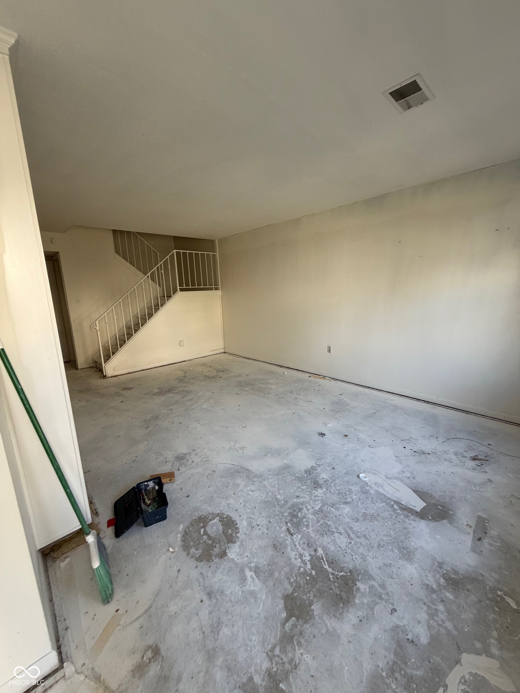 6025 Wingedfoot Court