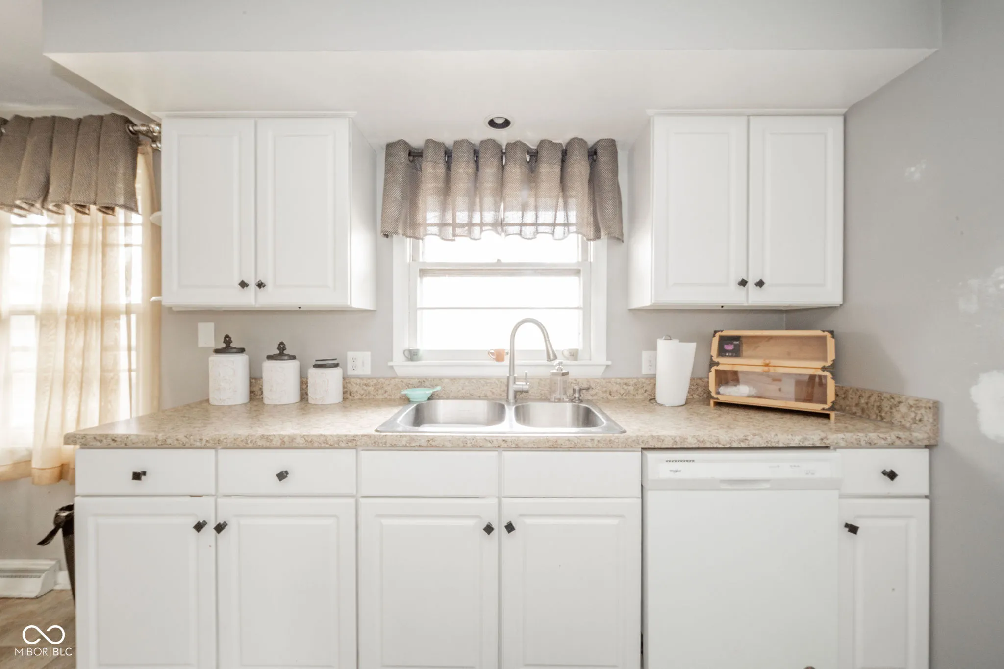 Anderson, Indiana 46012, United States, 3 Bedrooms Bedrooms, ,1 BathroomBathrooms,Residential,Pending,111207