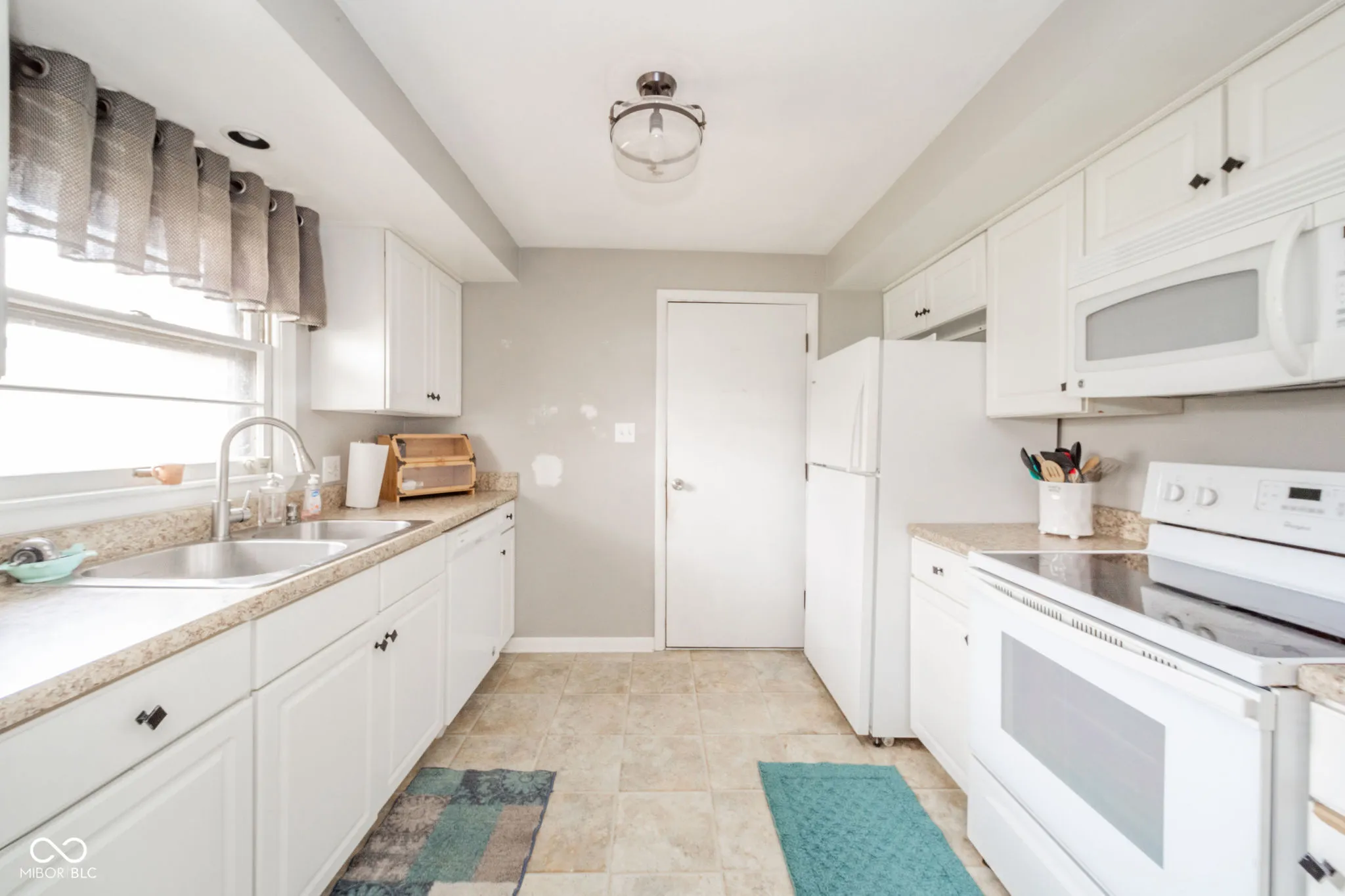 Anderson, Indiana 46012, United States, 3 Bedrooms Bedrooms, ,1 BathroomBathrooms,Residential,Pending,111207