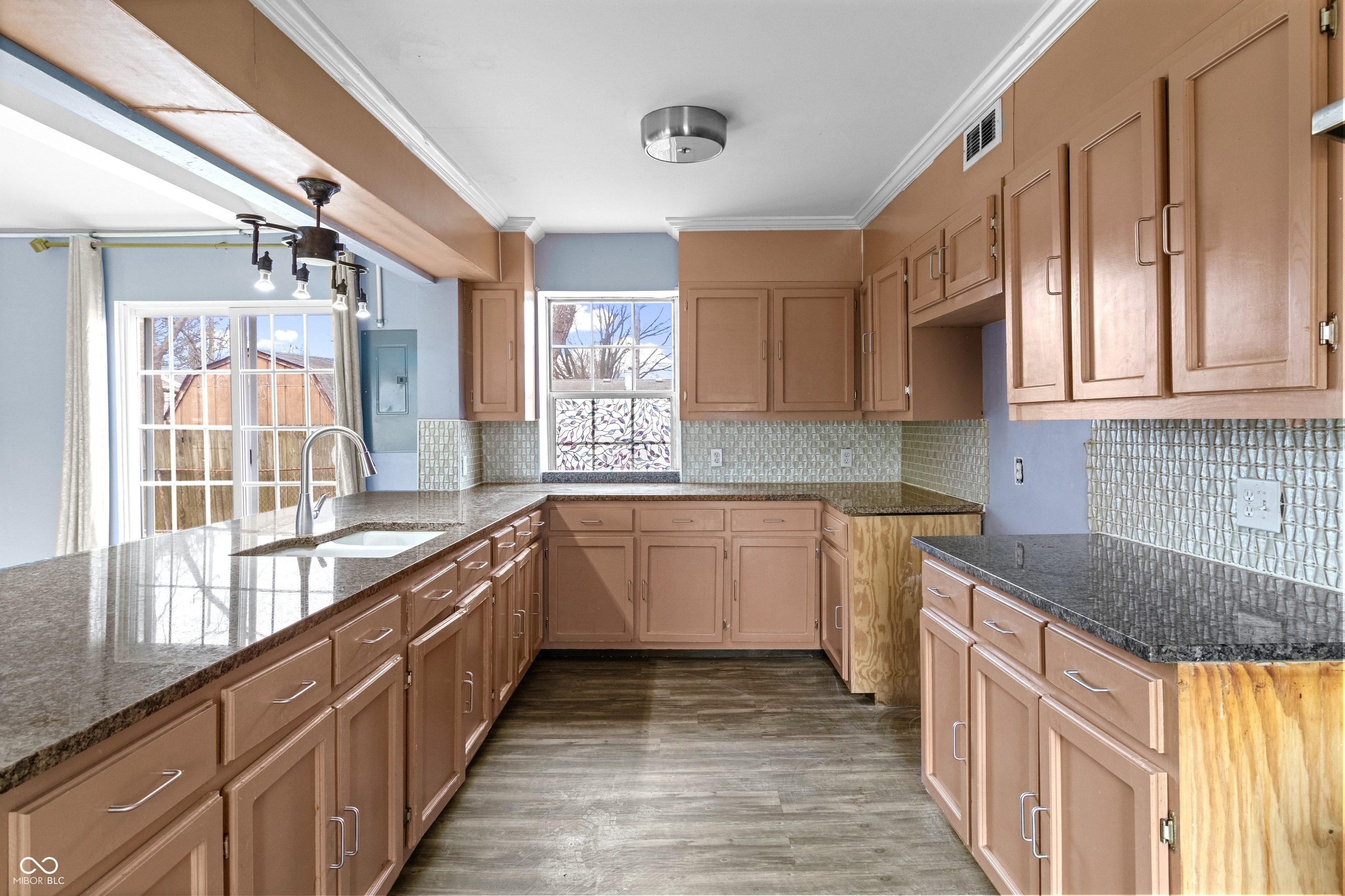 1736 N Graham Avenue