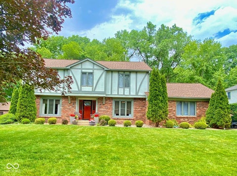 Photo of 7224 Kingman Circle, Indianapolis, IN 46256 (MLS # 22105040)