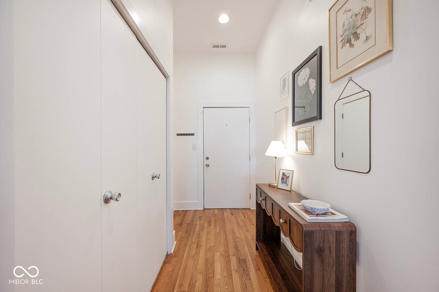 233 E St Joseph Street E 3H