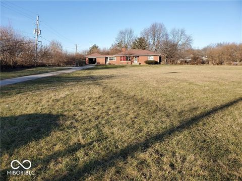 Photo of 1302 E Stop 11 Road, Indianapolis, IN 46227 (MLS # 22095208)