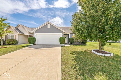 Photo of 6547 Emerald Ridge Court, Indianapolis, IN 46221 (MLS # 22126137)