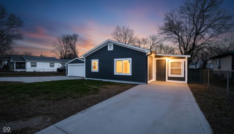 Photo of 1021 S Worth Avenue, Indianapolis, IN 46241 (MLS # 22090566)