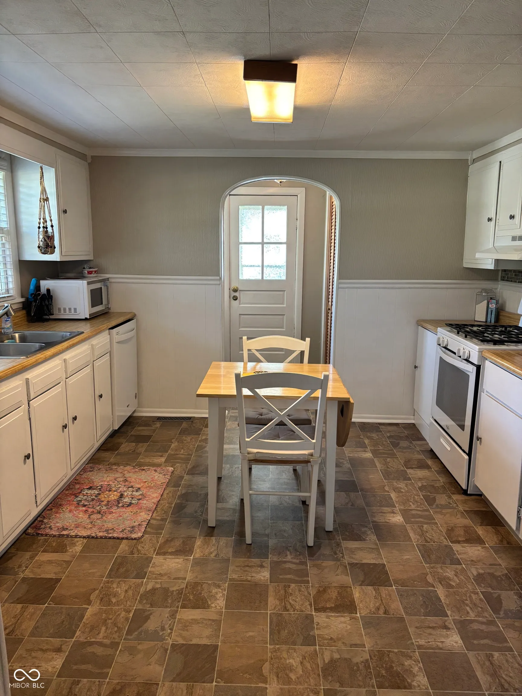 Columbus, Indiana 47201, United States, 2 Bedrooms Bedrooms, ,1 BathroomBathrooms,Residential,Active,225717