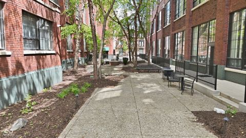 Photo of 624 E Walnut Street #39, Indianapolis, IN 46204 (MLS # 22100537)