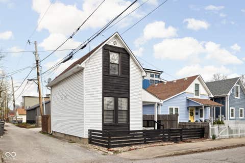 Photo of 810 Grove Avenue, Indianapolis, IN 46203 (MLS # 22118834)