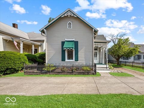 Photo of 146 E Broadway Street, Shelbyville, IN 46176 (MLS # 22048048)