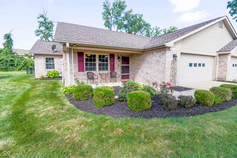Photo of 5336 Oak Harbor Court, Indianapolis, IN 46237 (MLS # 22118272)