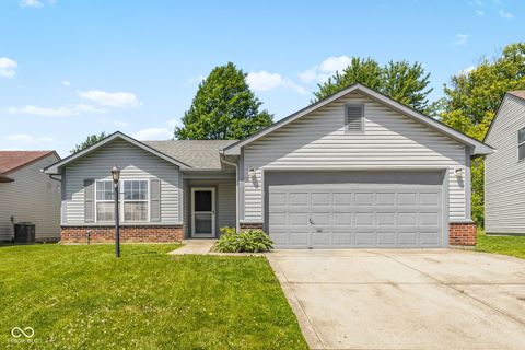 Photo of 2324 Historic Oaks Boulevard, Indianapolis, IN 46214 (MLS # 22101684)