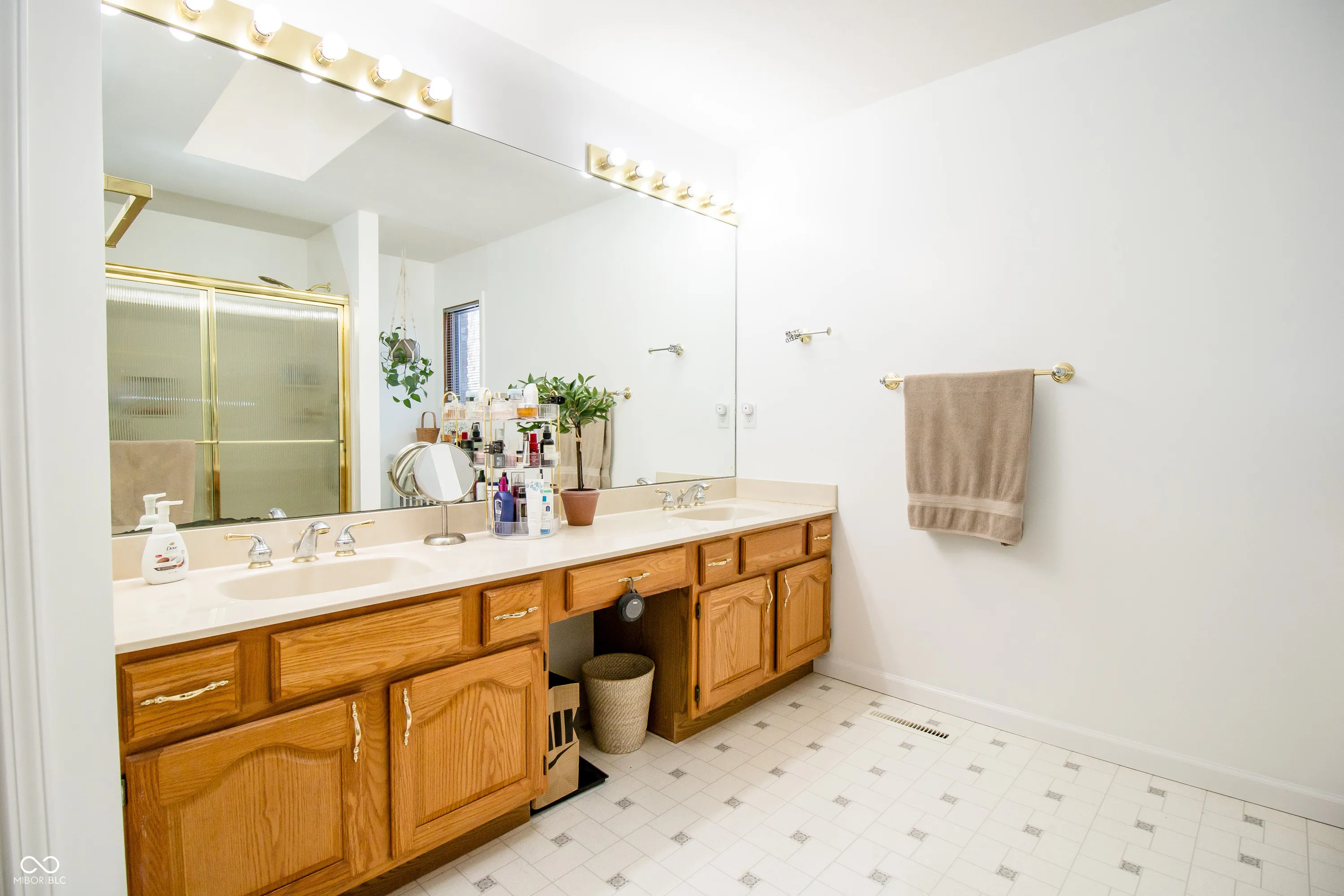 Columbus, Indiana 47203, United States, 3 Bedrooms Bedrooms, ,2 BathroomsBathrooms,Residential,Active,12598