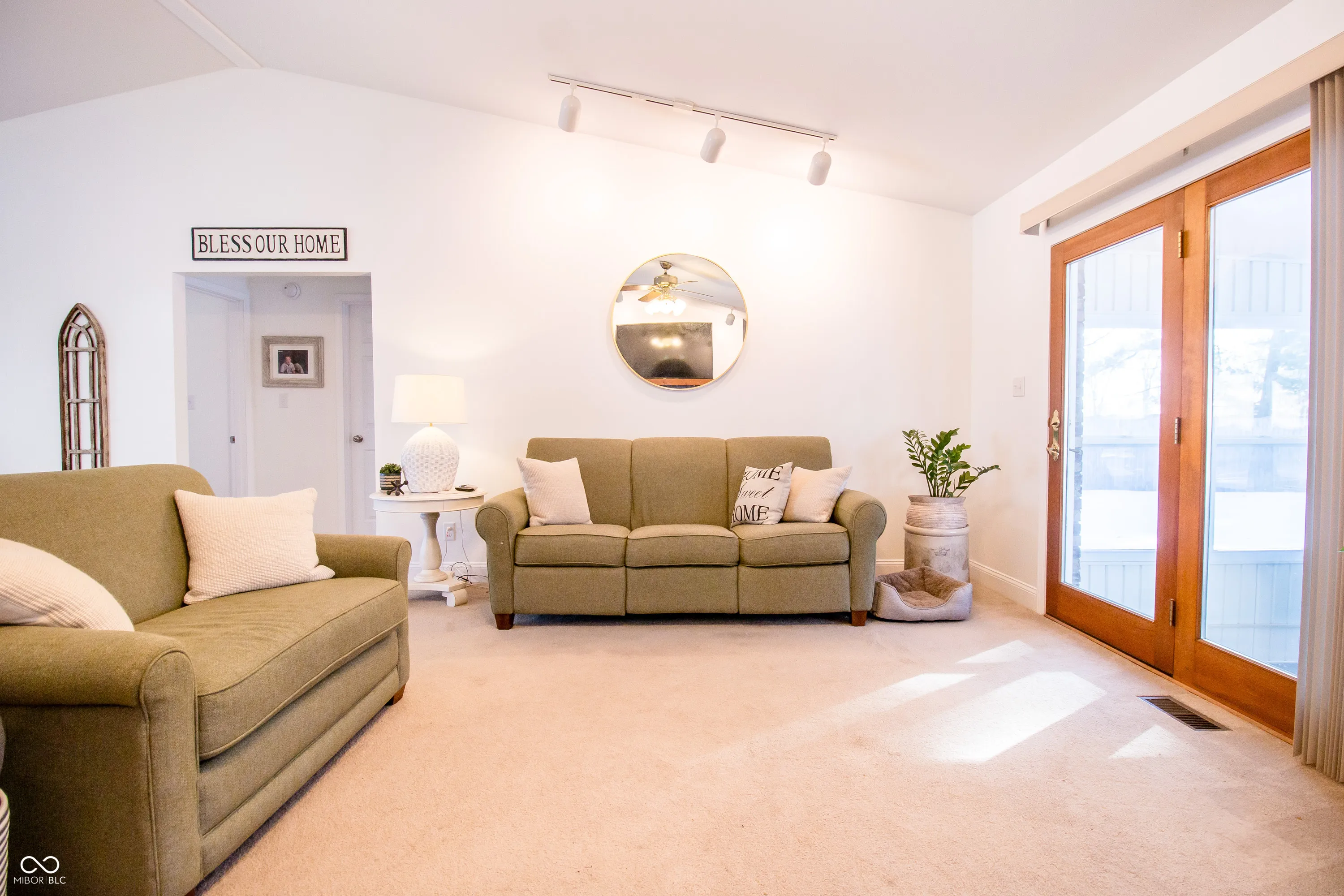 Columbus, Indiana 47203, United States, 3 Bedrooms Bedrooms, ,2 BathroomsBathrooms,Residential,Active,12598