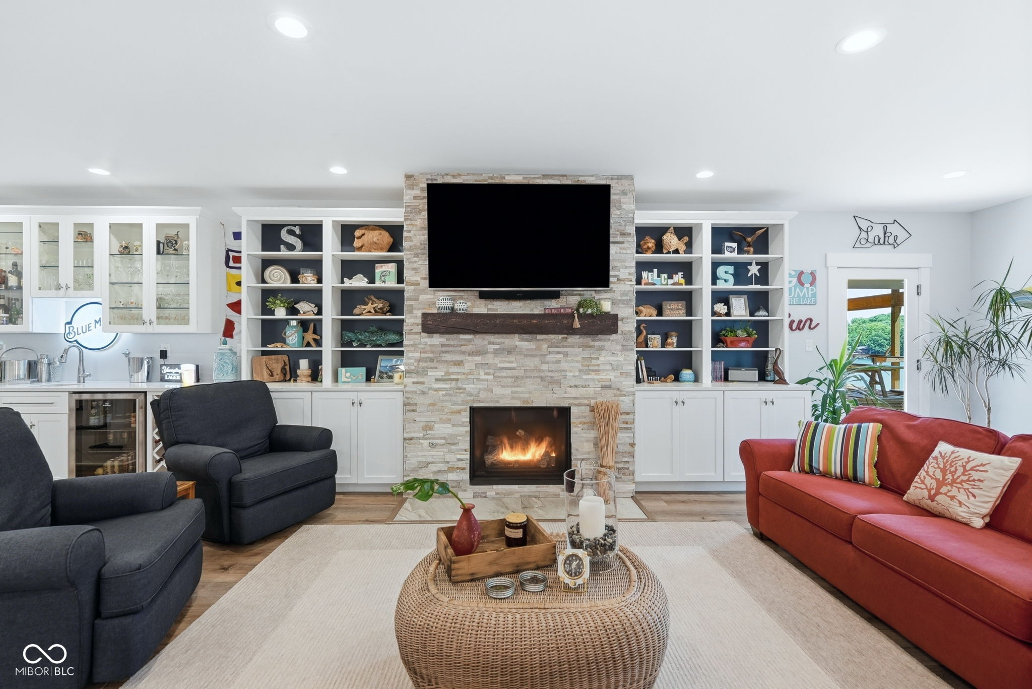 7433 Hummingbird Drive