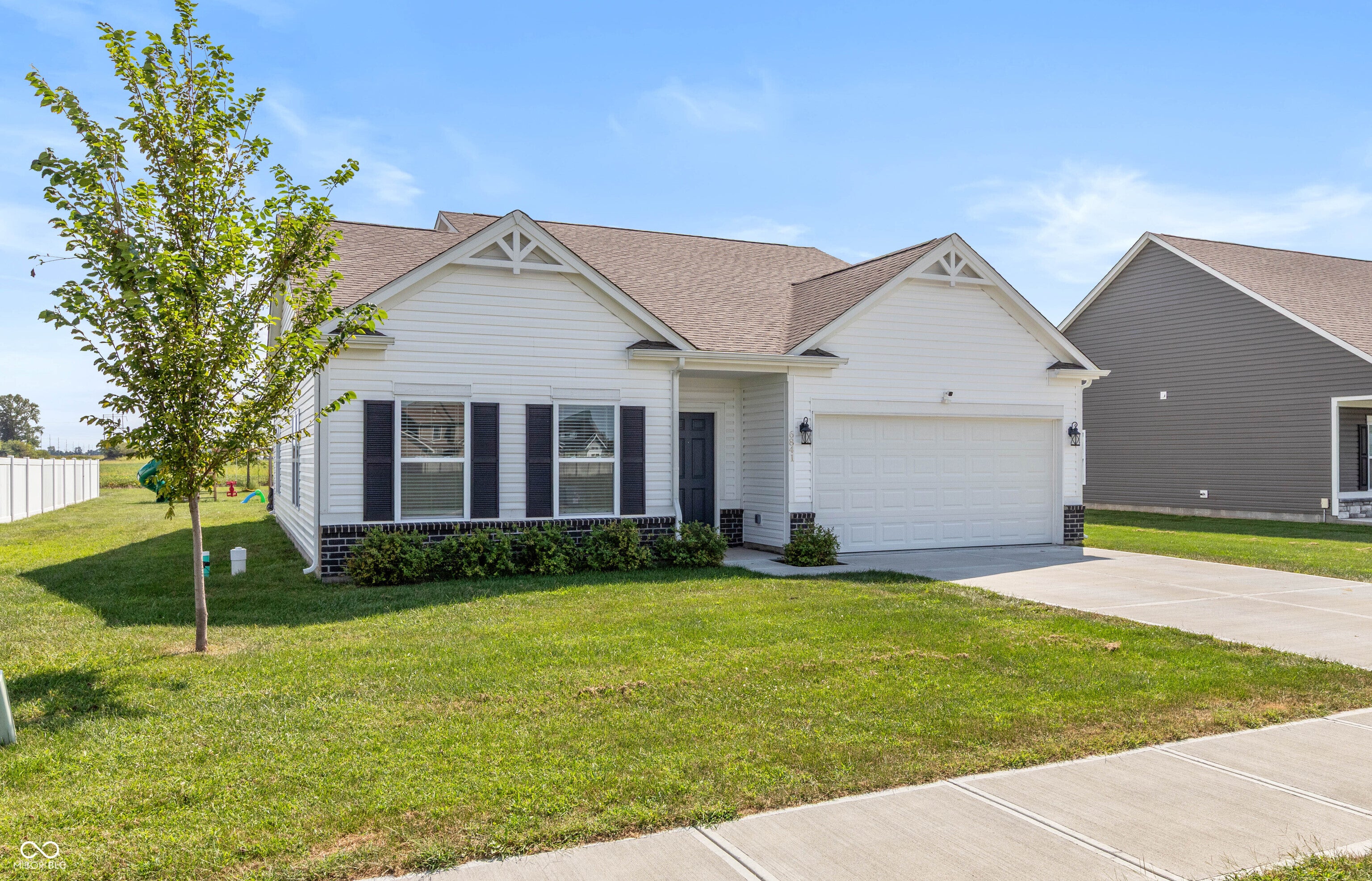 6841 Bluebird Lane