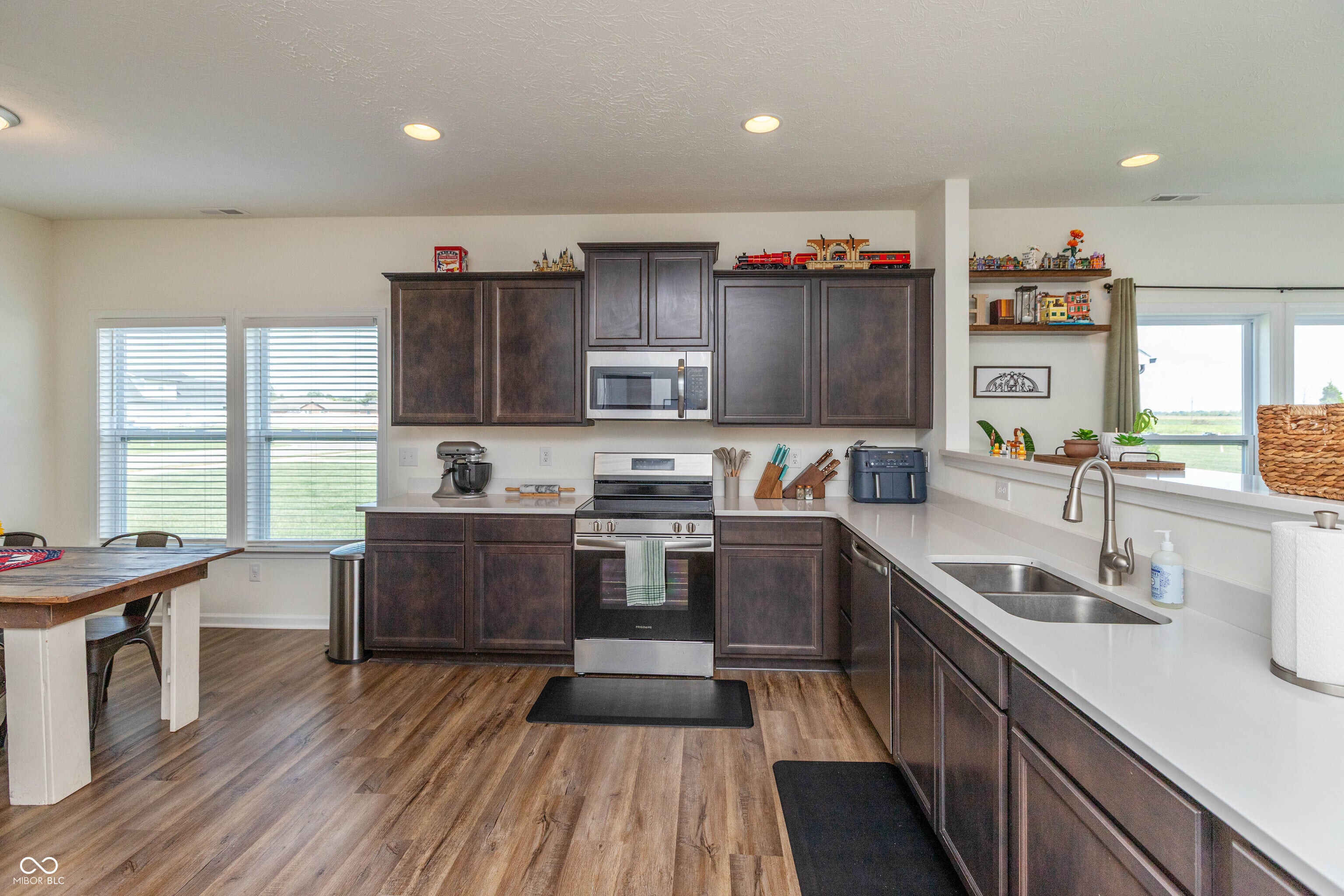 6841 Bluebird Lane