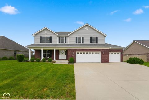 Photo of 905 N Fox Berry Drive, Yorktown, IN 47396 (MLS # 22106497)
