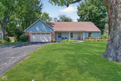 Photo of 242 Beechmont Drive, Carmel, IN 46032 (MLS # 22122919)