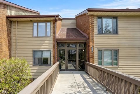 Photo of 201 Bluffs Circle #E, Noblesville, IN 46062 (MLS # 22086029)