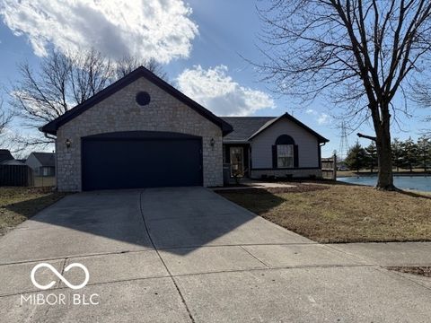 Photo of 6045 Arlington Way, Indianapolis, IN 46237 (MLS # 22084347)