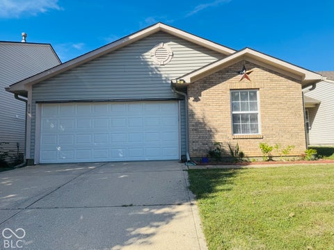 Photo of 614 Deer Trail DR, Indianapolis, IN 46217 (MLS # 22128595)