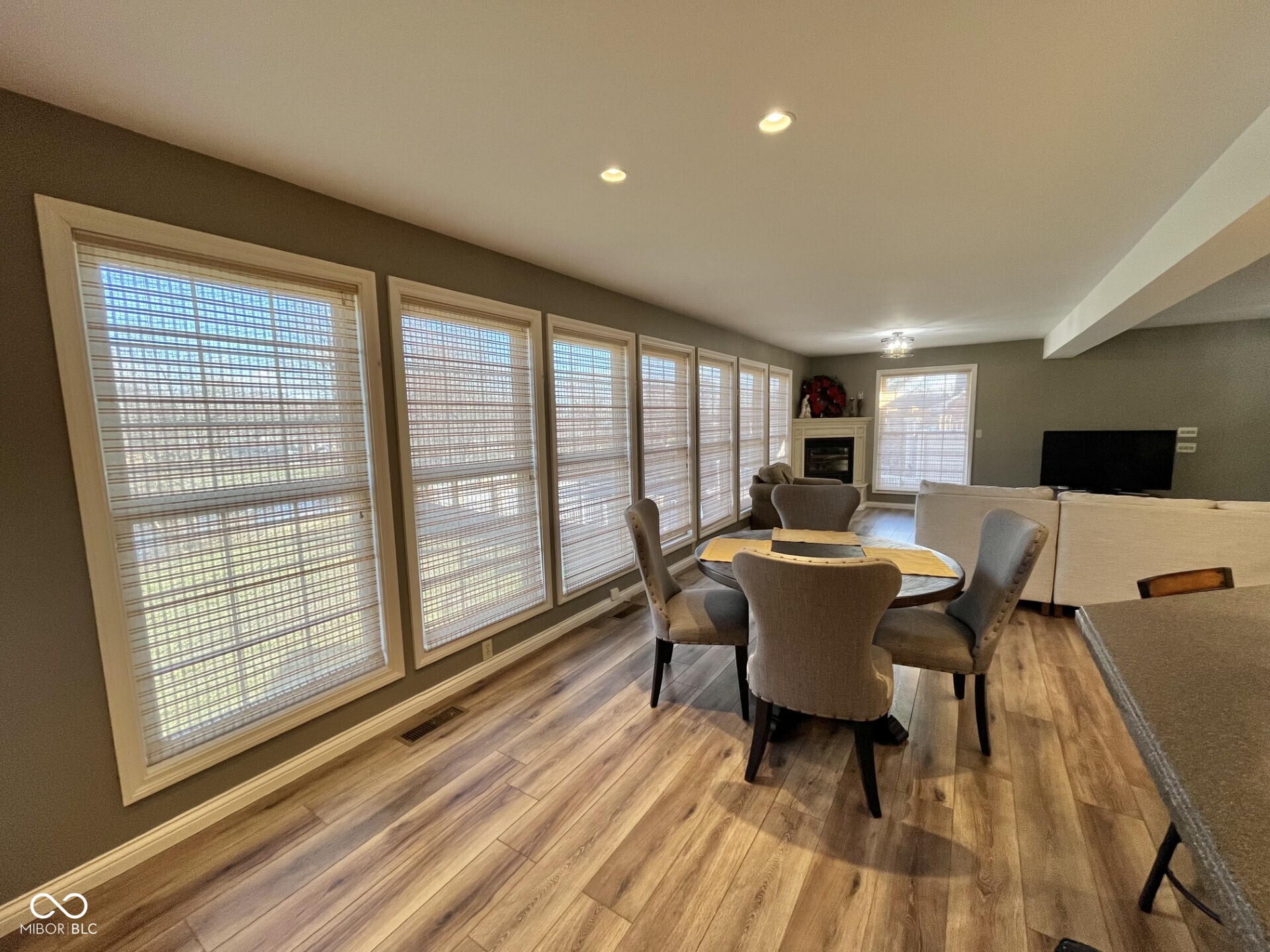 Seymour, Indiana 47274, United States, 5 Bedrooms Bedrooms, ,5 BathroomsBathrooms,Residential,Pending,22376