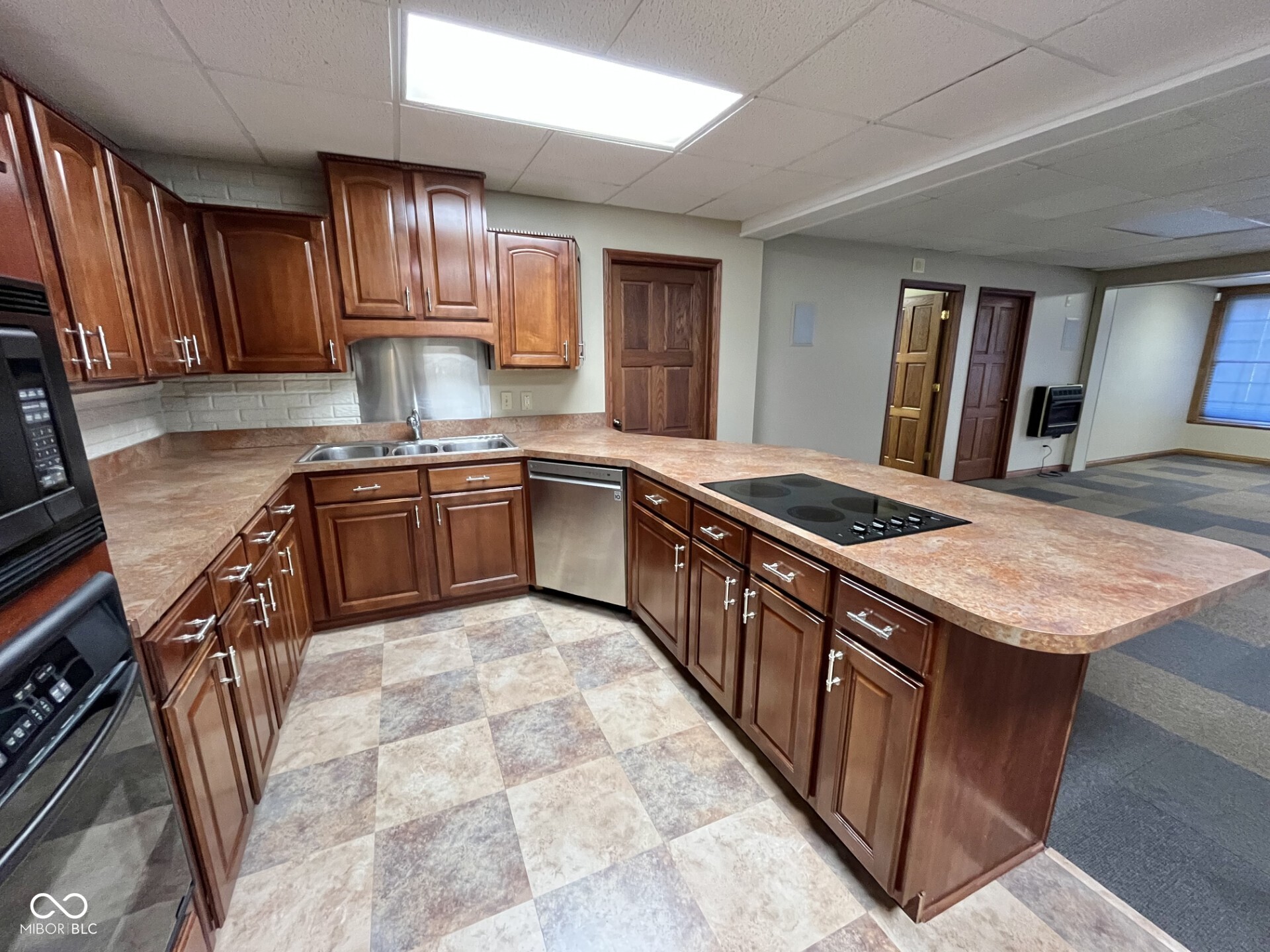 Seymour, Indiana 47274, United States, 5 Bedrooms Bedrooms, ,5 BathroomsBathrooms,Residential,Pending,22376