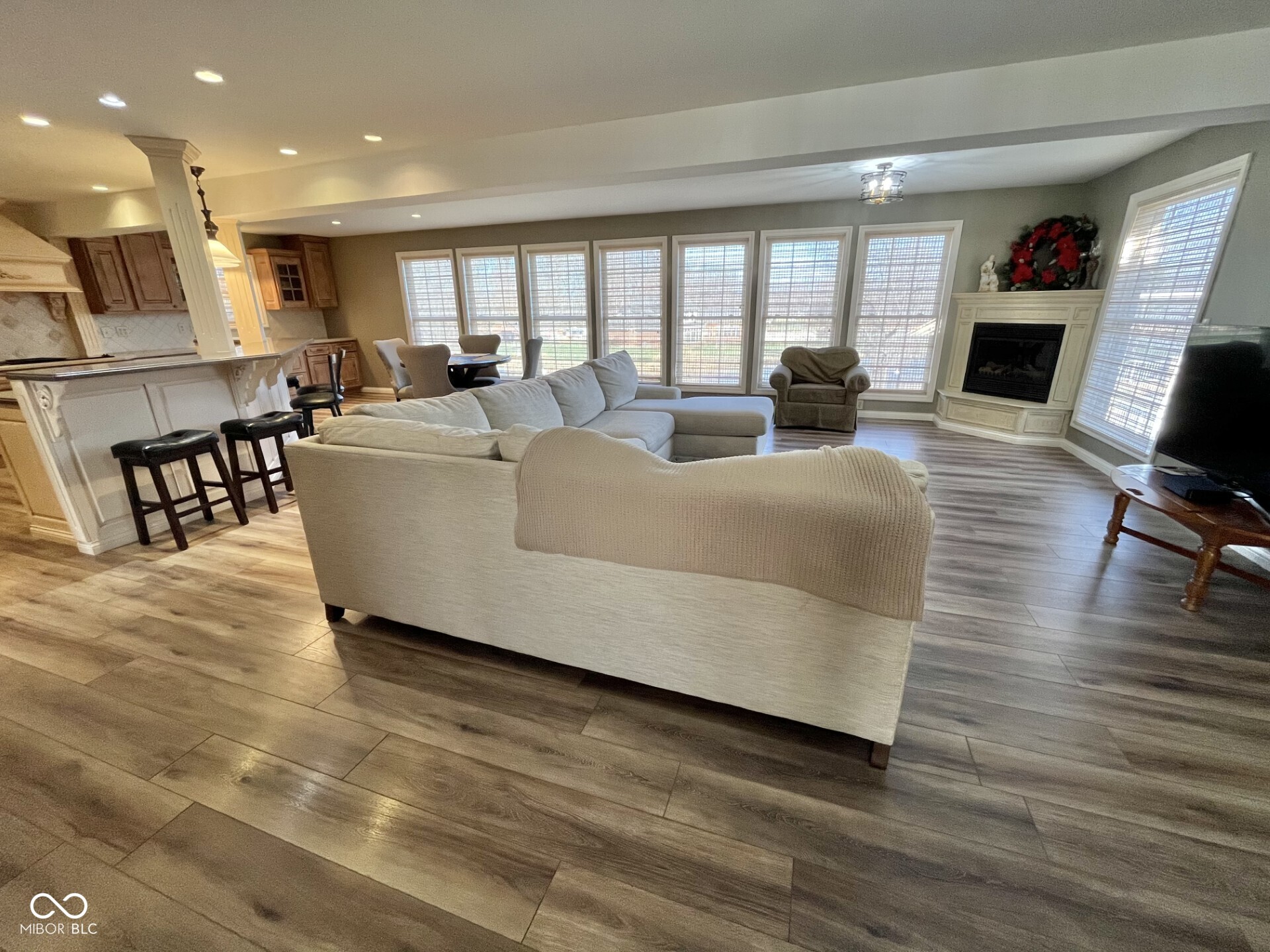 Seymour, Indiana 47274, United States, 5 Bedrooms Bedrooms, ,5 BathroomsBathrooms,Residential,Pending,22376