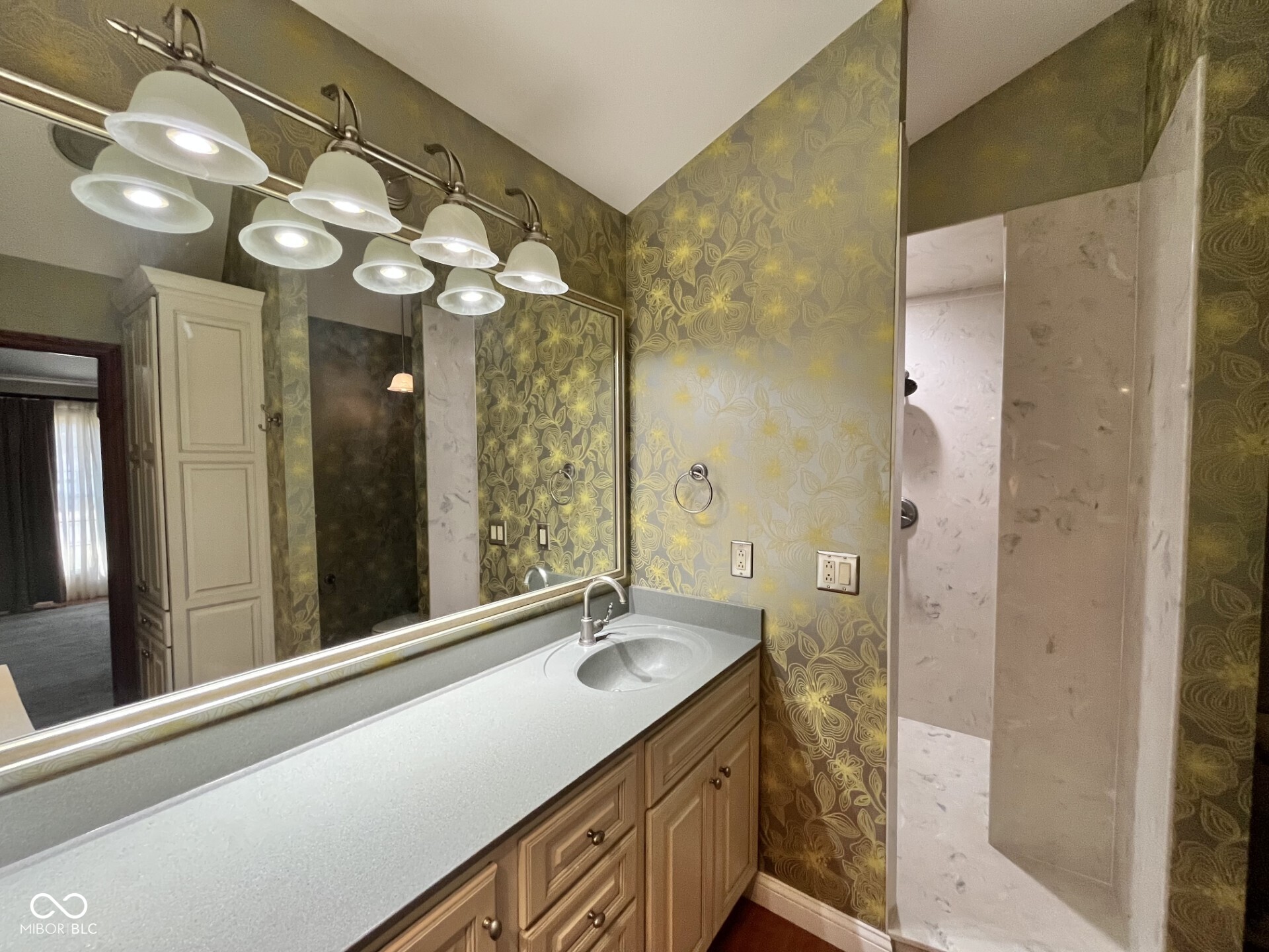 Seymour, Indiana 47274, United States, 5 Bedrooms Bedrooms, ,5 BathroomsBathrooms,Residential,Pending,22376