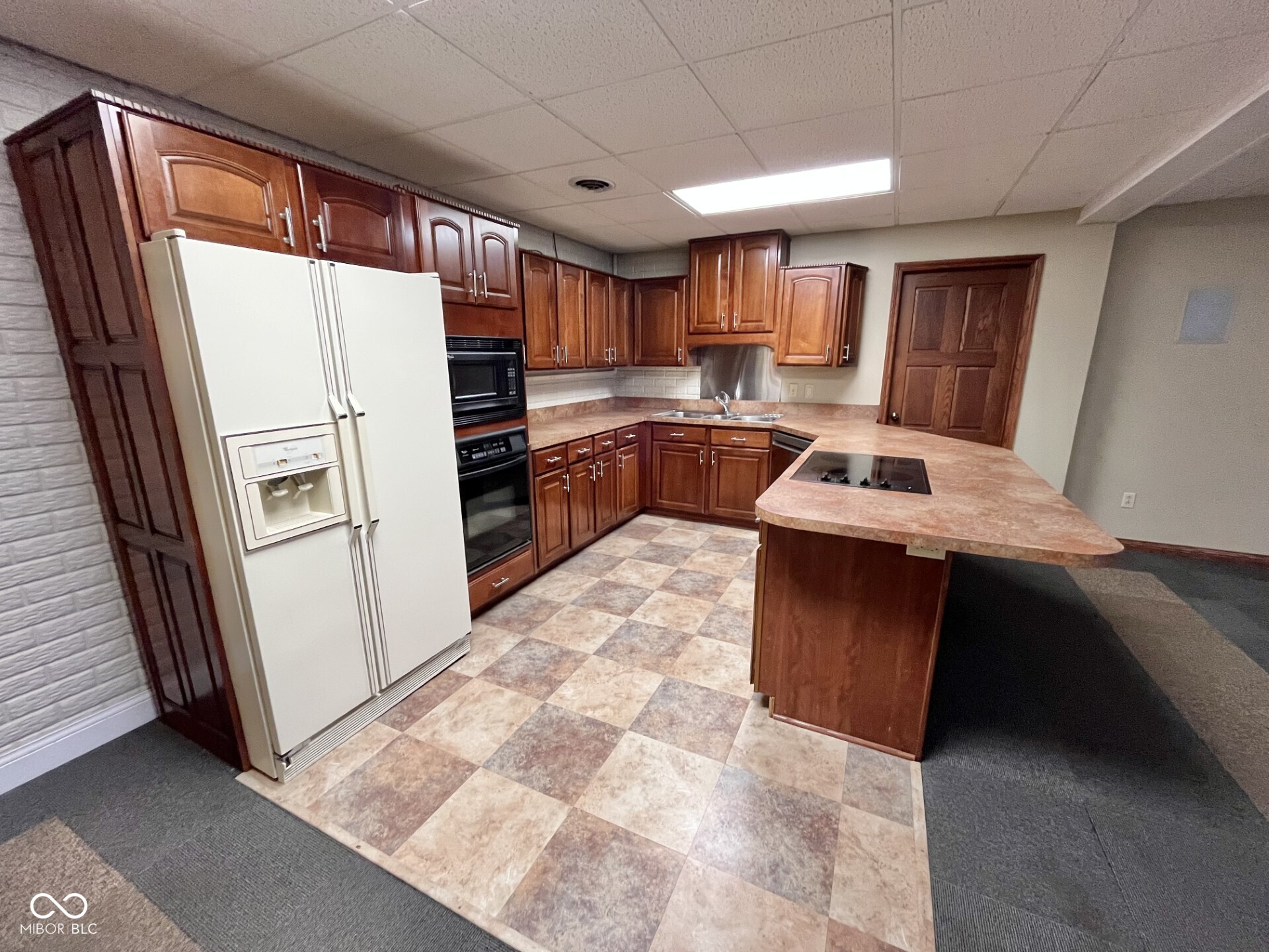 Seymour, Indiana 47274, United States, 5 Bedrooms Bedrooms, ,5 BathroomsBathrooms,Residential,Pending,22376