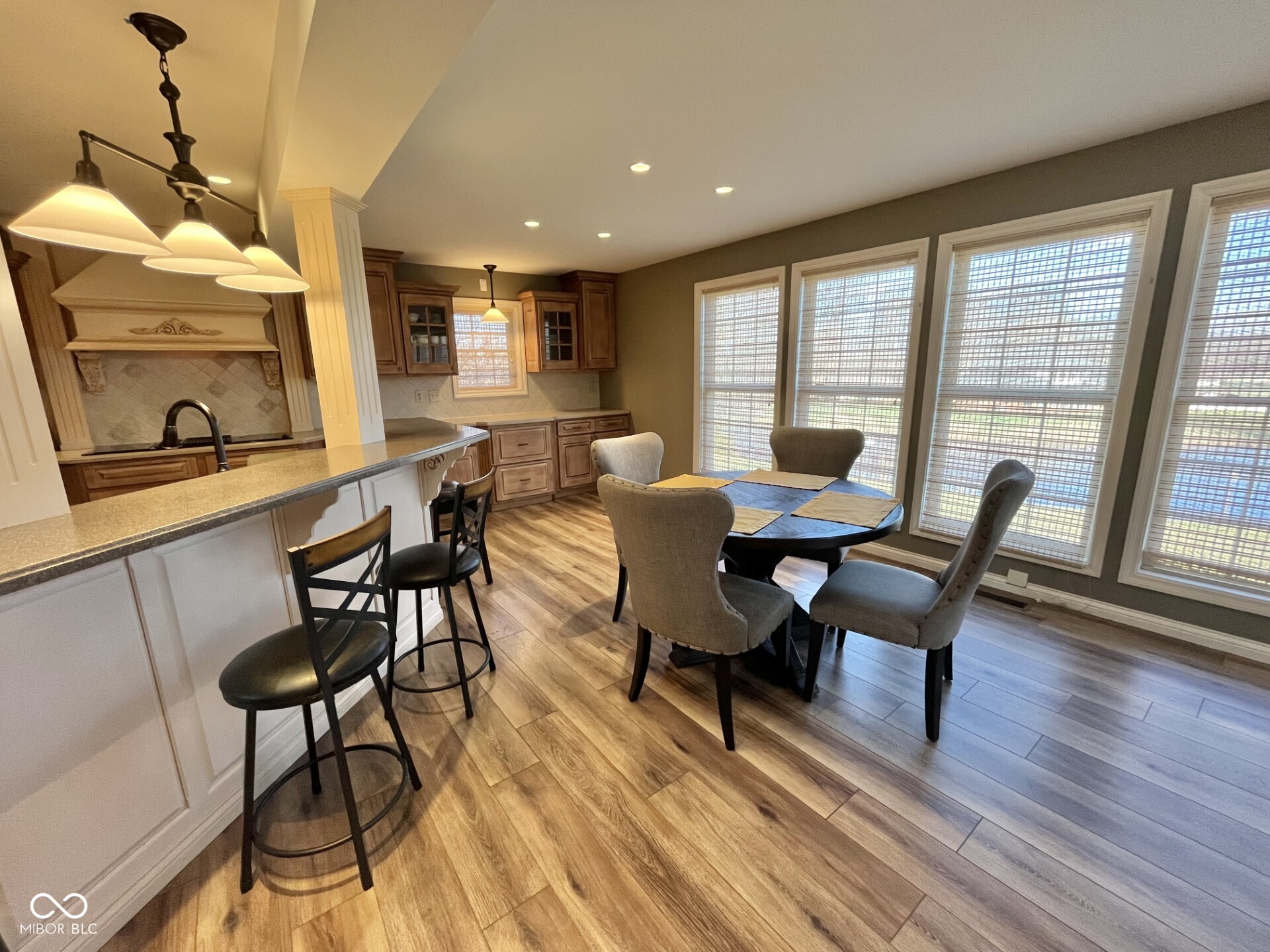 Seymour, Indiana 47274, United States, 5 Bedrooms Bedrooms, ,5 BathroomsBathrooms,Residential,Pending,22376