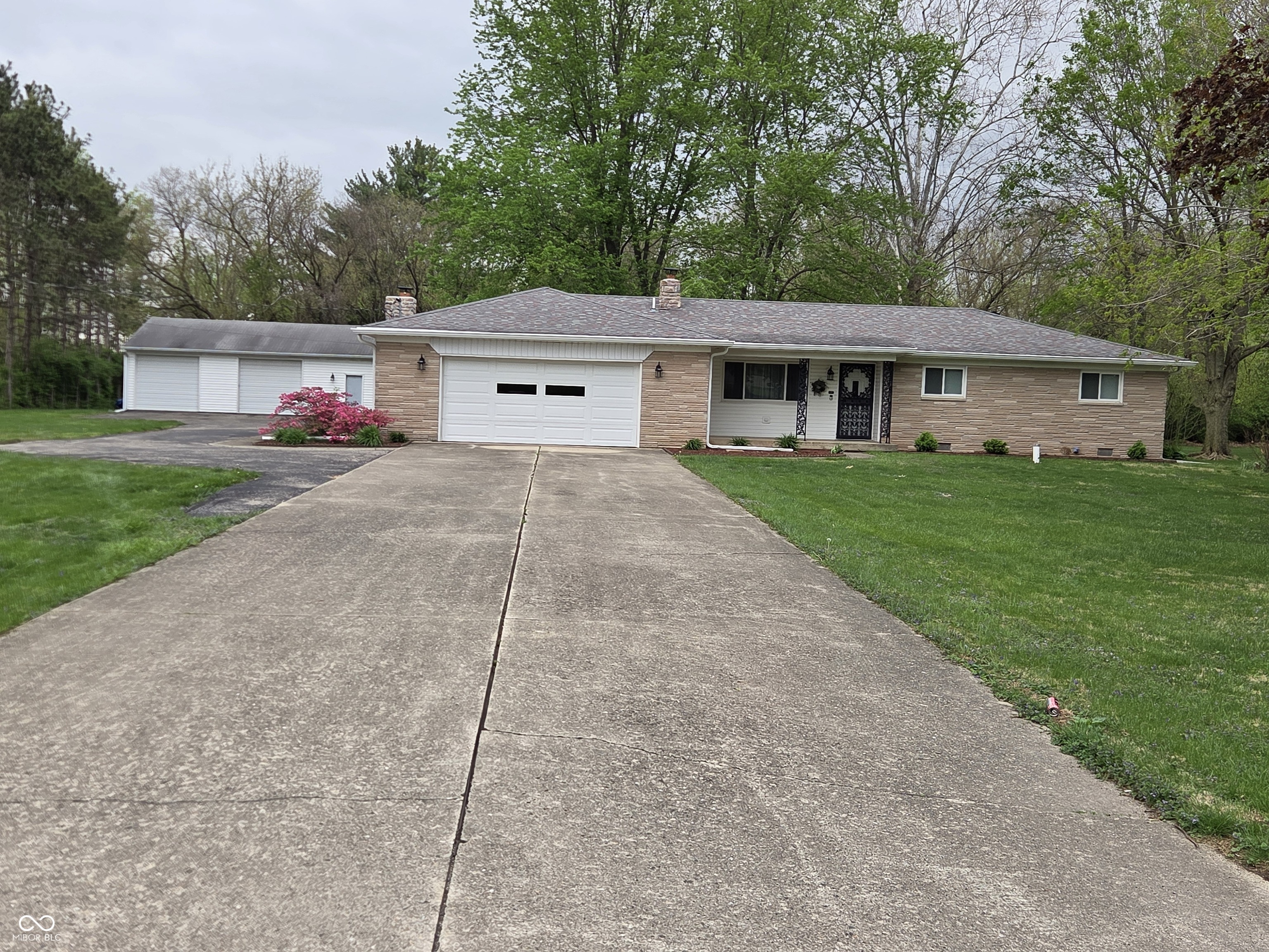 2104 W Orchard Drive