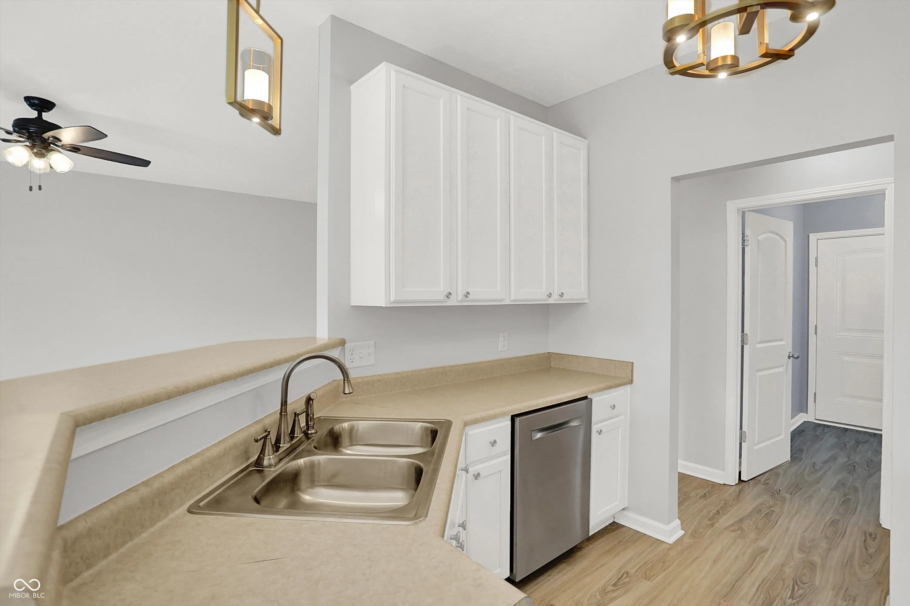 McCordsville, Indiana 46055, United States, 3 Bedrooms Bedrooms, ,2 BathroomsBathrooms,Residential,Pending,42024