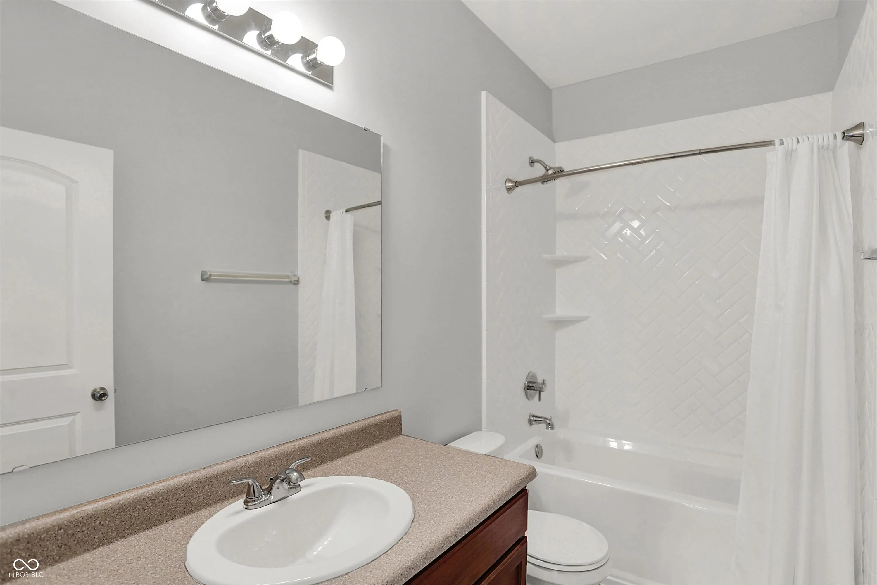 McCordsville, Indiana 46055, United States, 3 Bedrooms Bedrooms, ,2 BathroomsBathrooms,Residential,Pending,42024