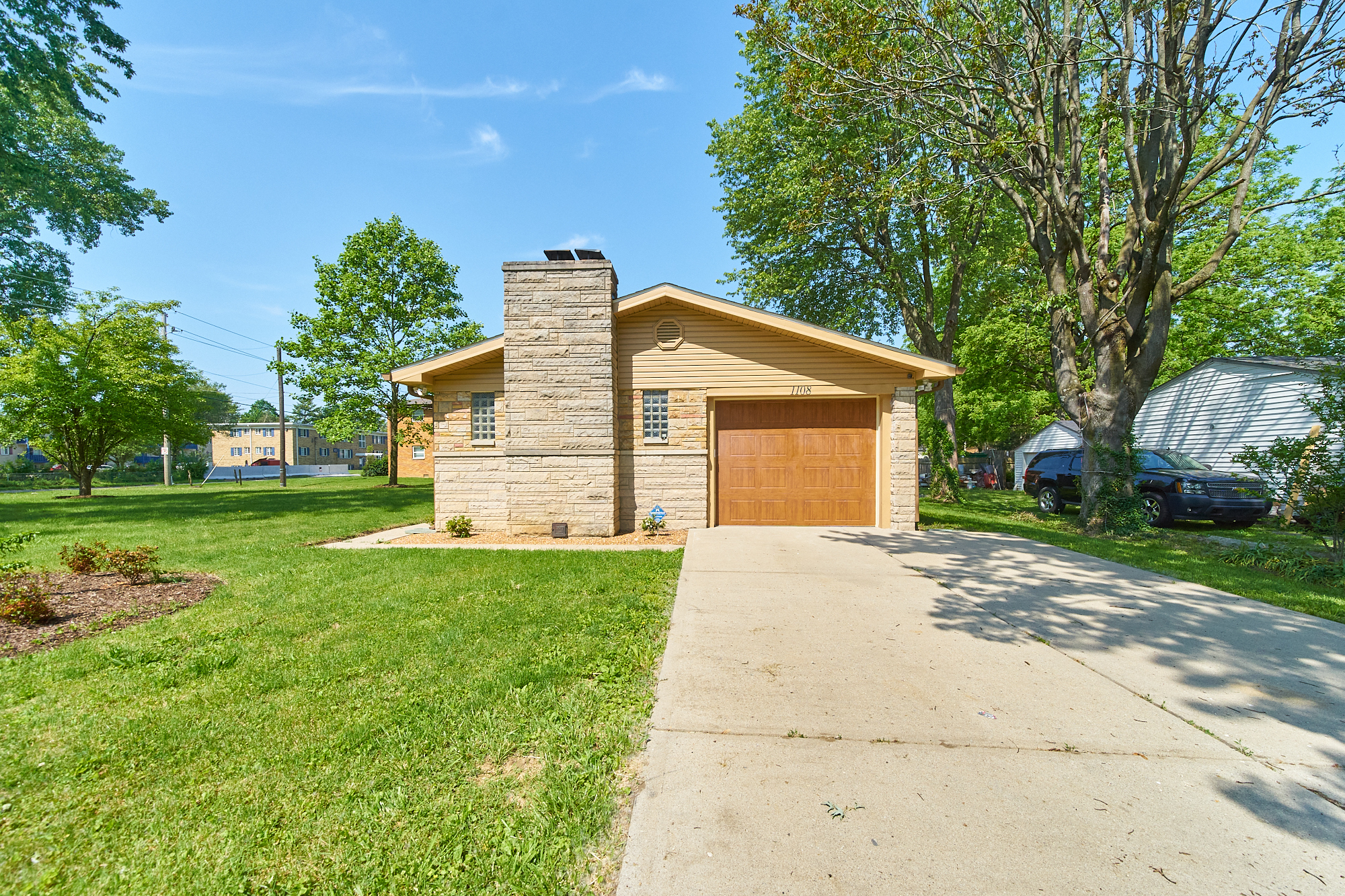 Photo 5 of 22 of 1108 N Ridgeview Drive house