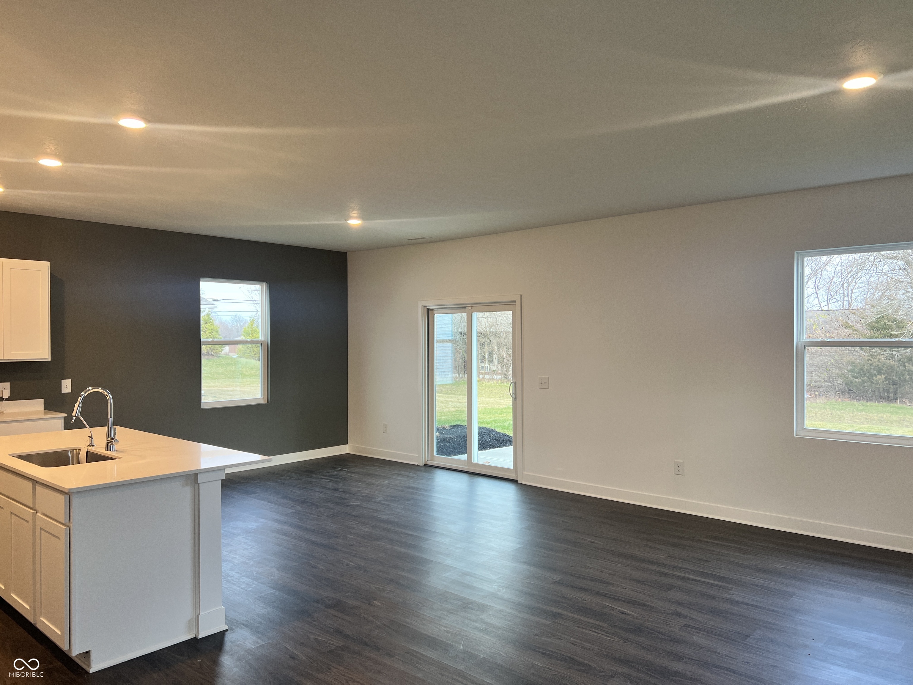 989 Kensington Drive