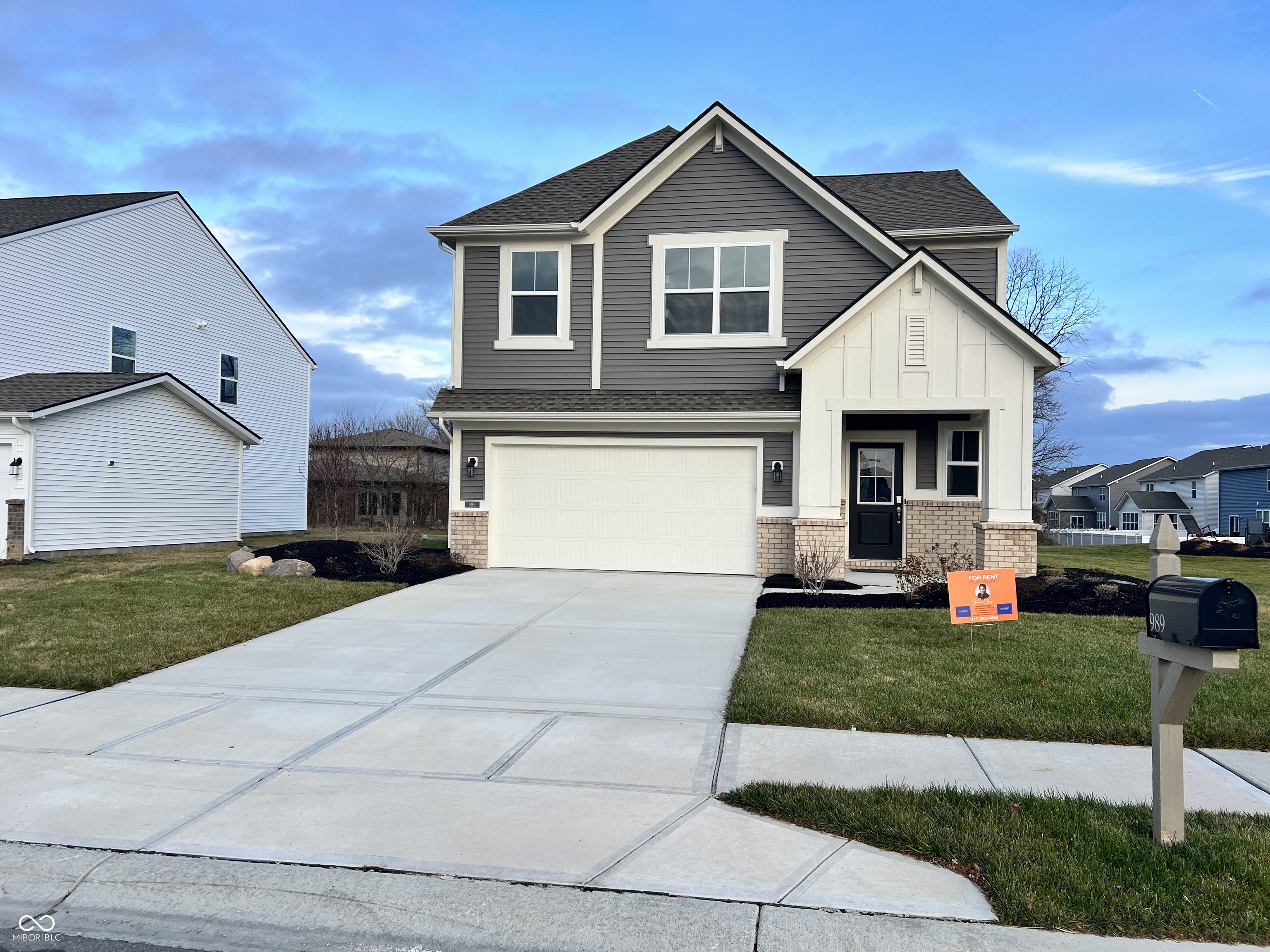 989 Kensington Drive