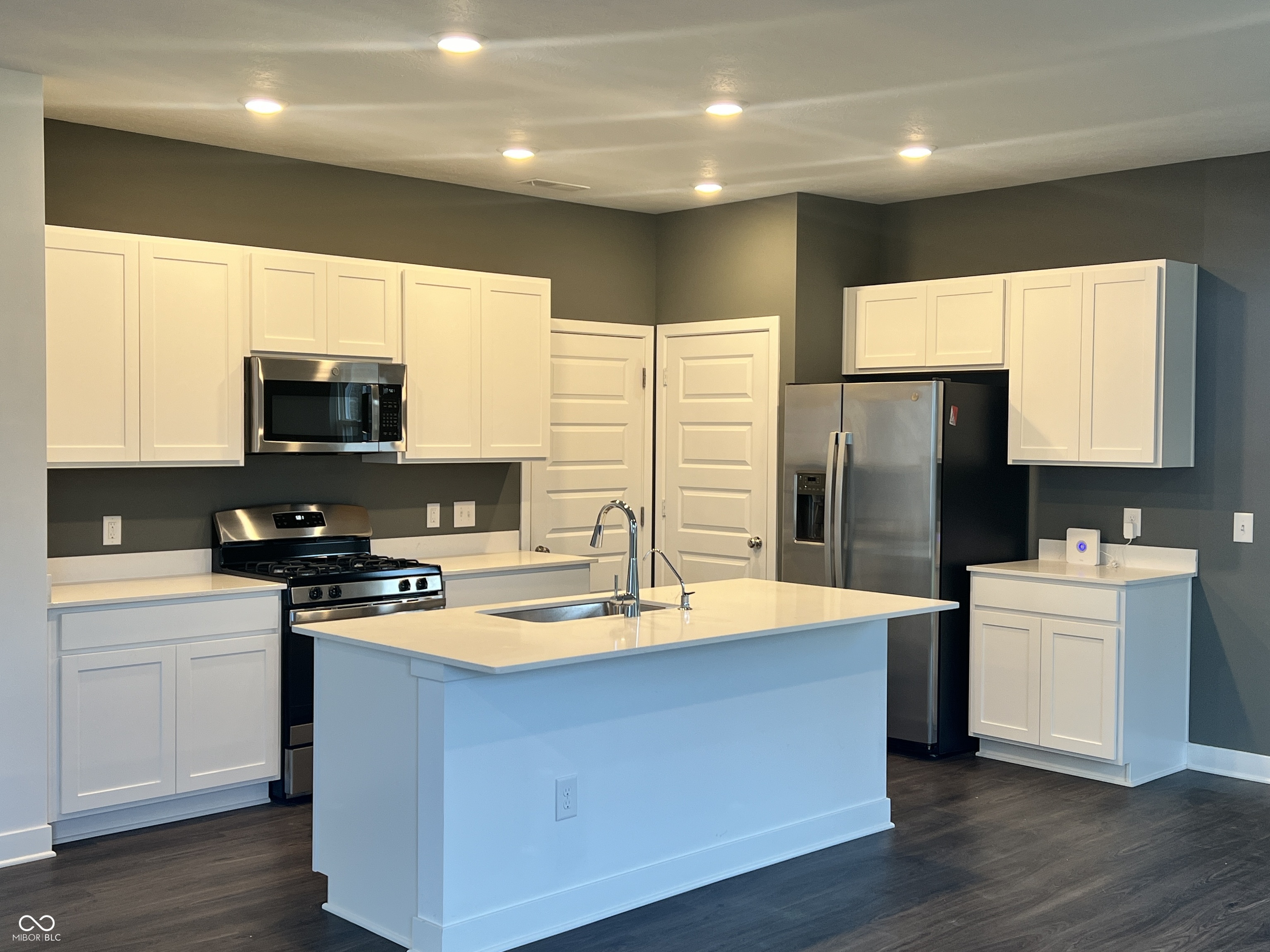 989 Kensington Drive