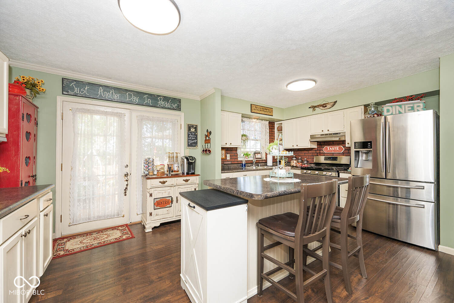 1572 Hunters Lane