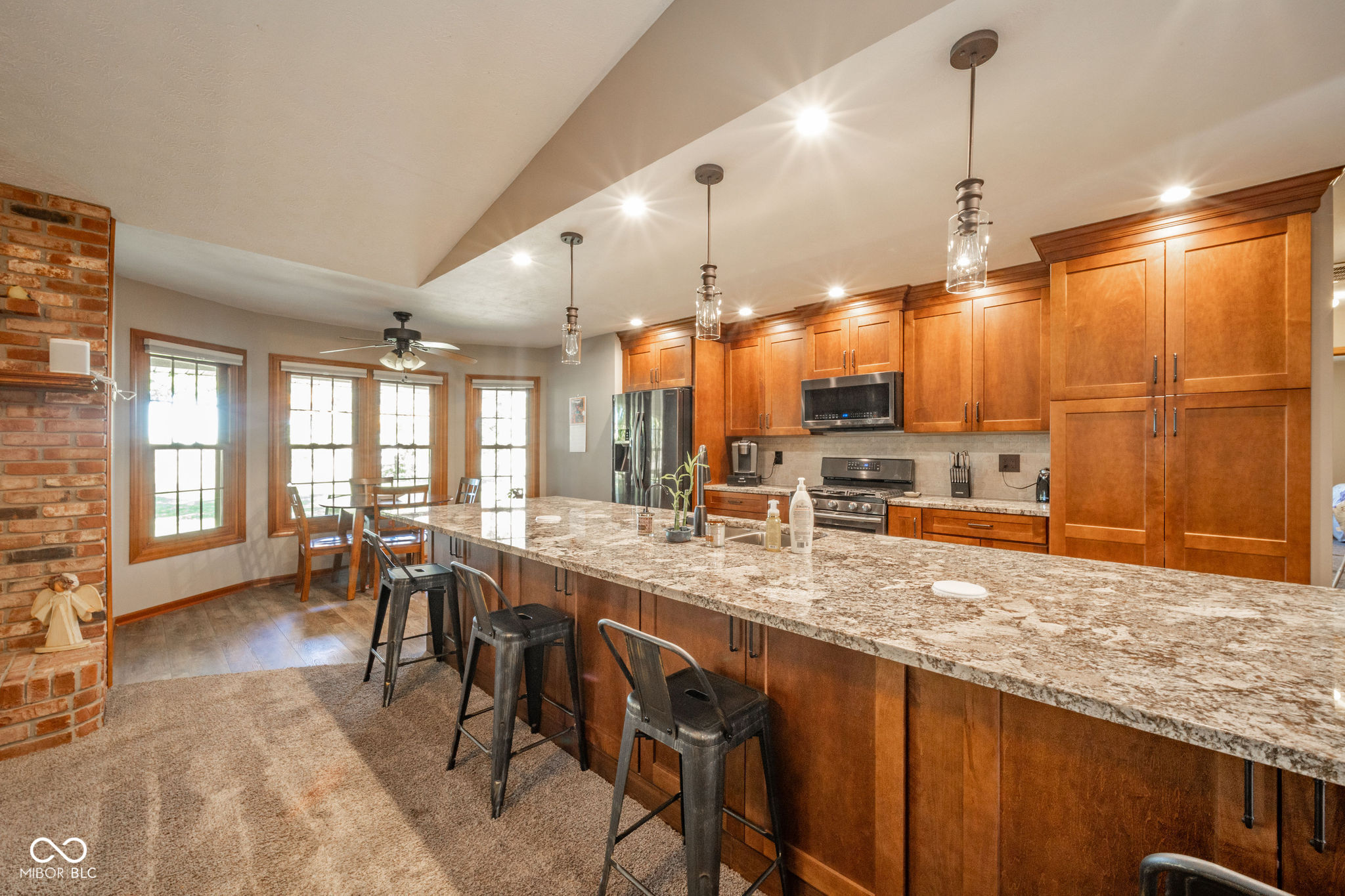 2712 Little John Street