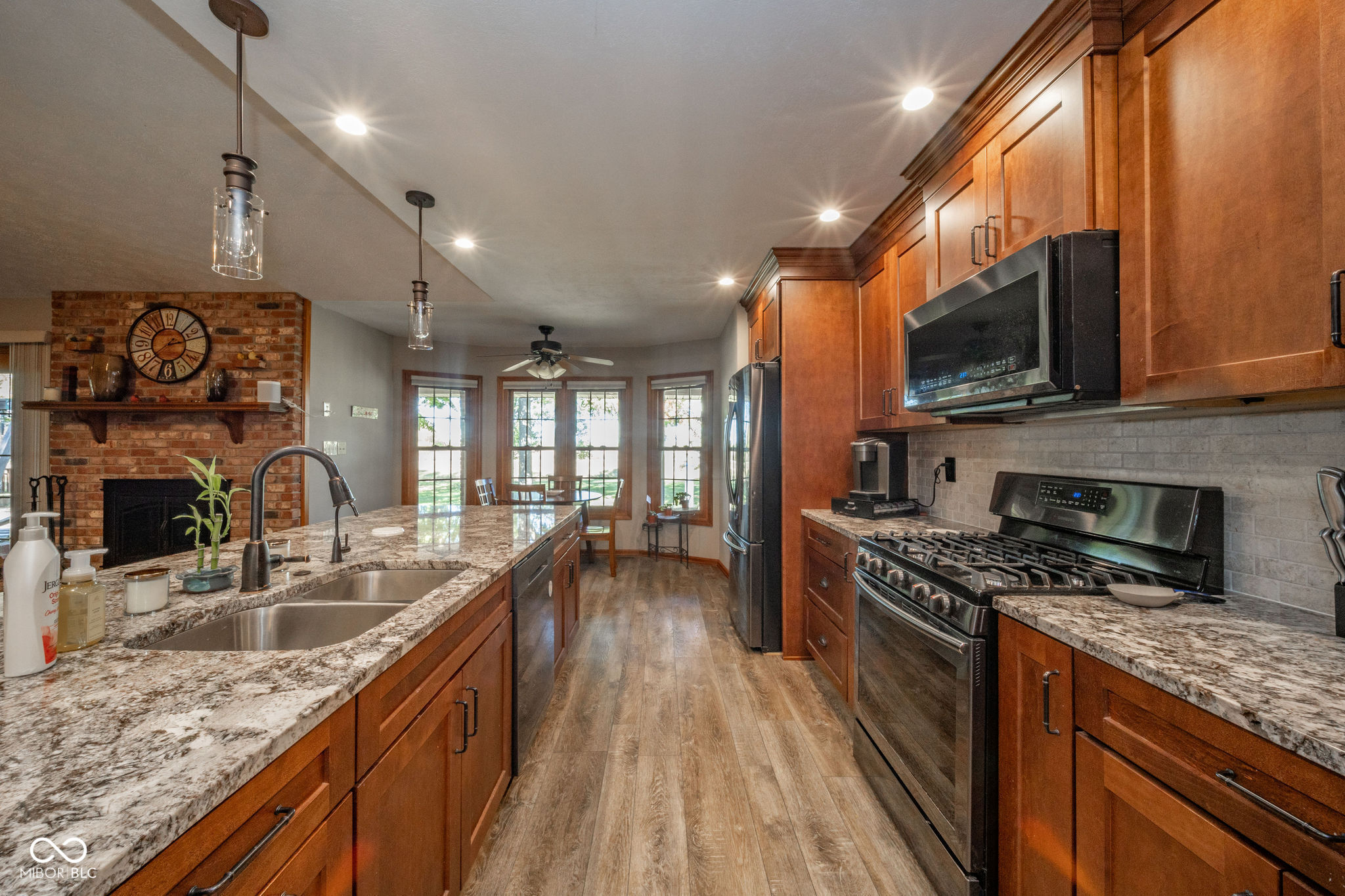 2712 Little John Street