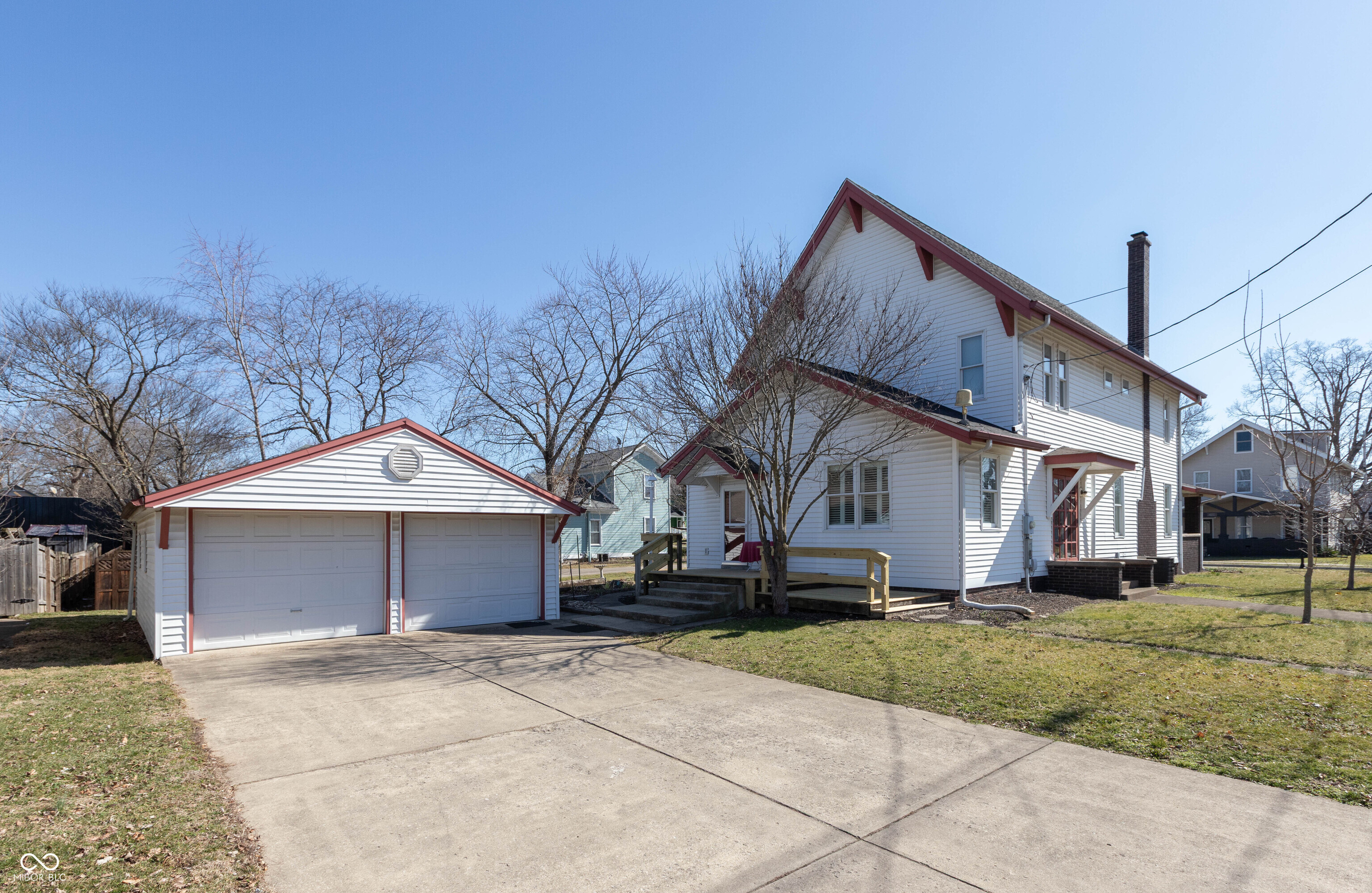 400 E Main Cross Street