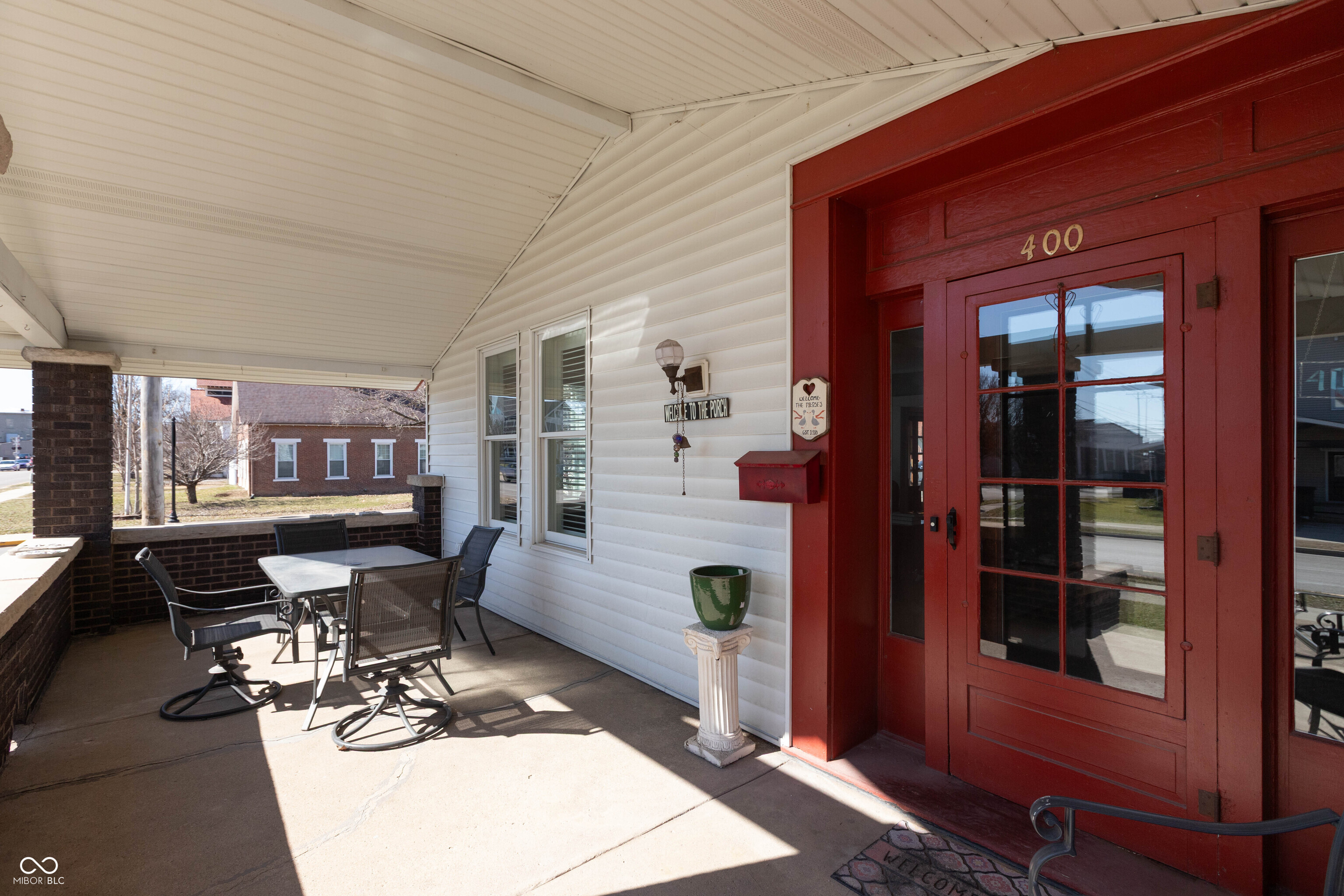 400 E Main Cross Street