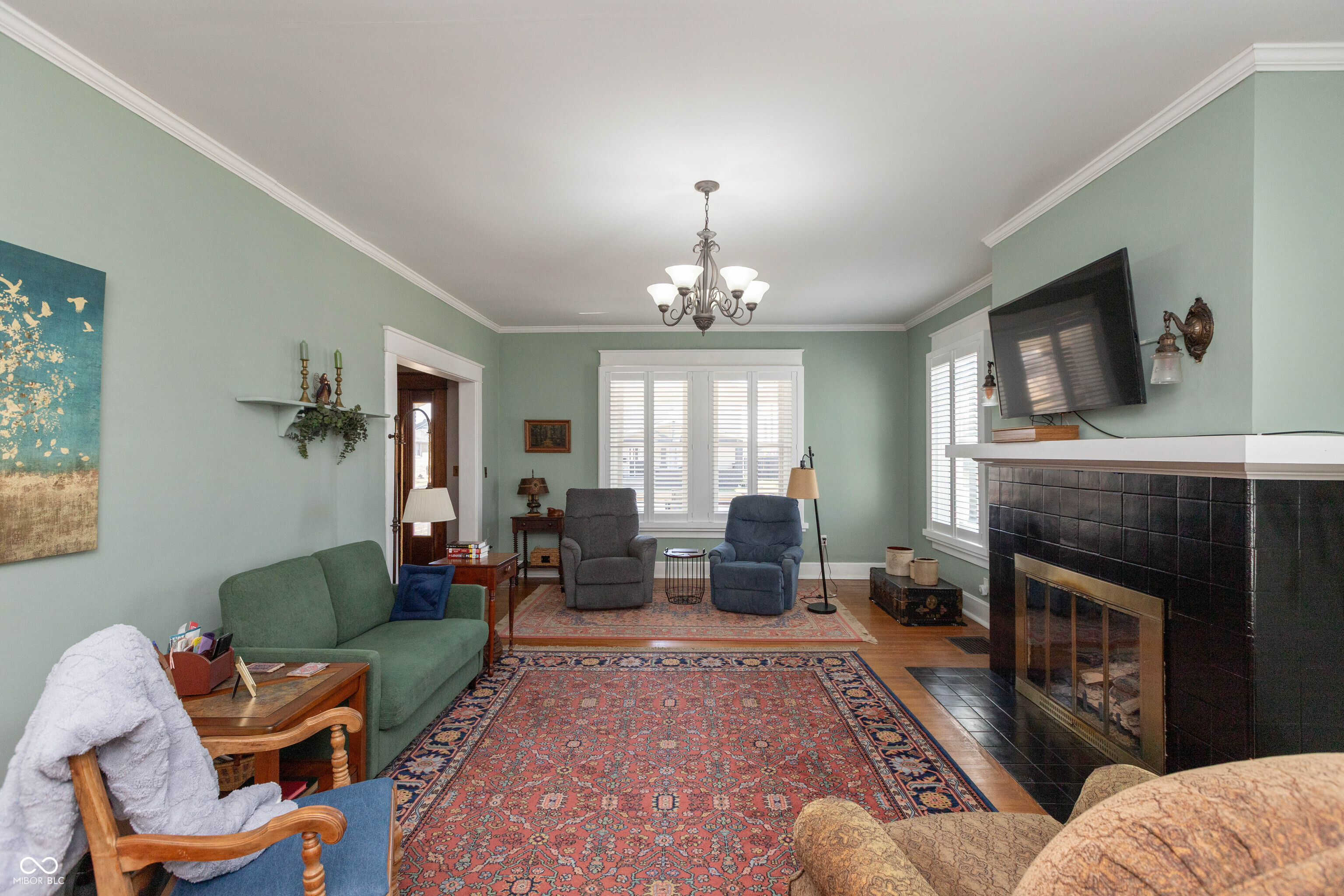 400 E Main Cross Street