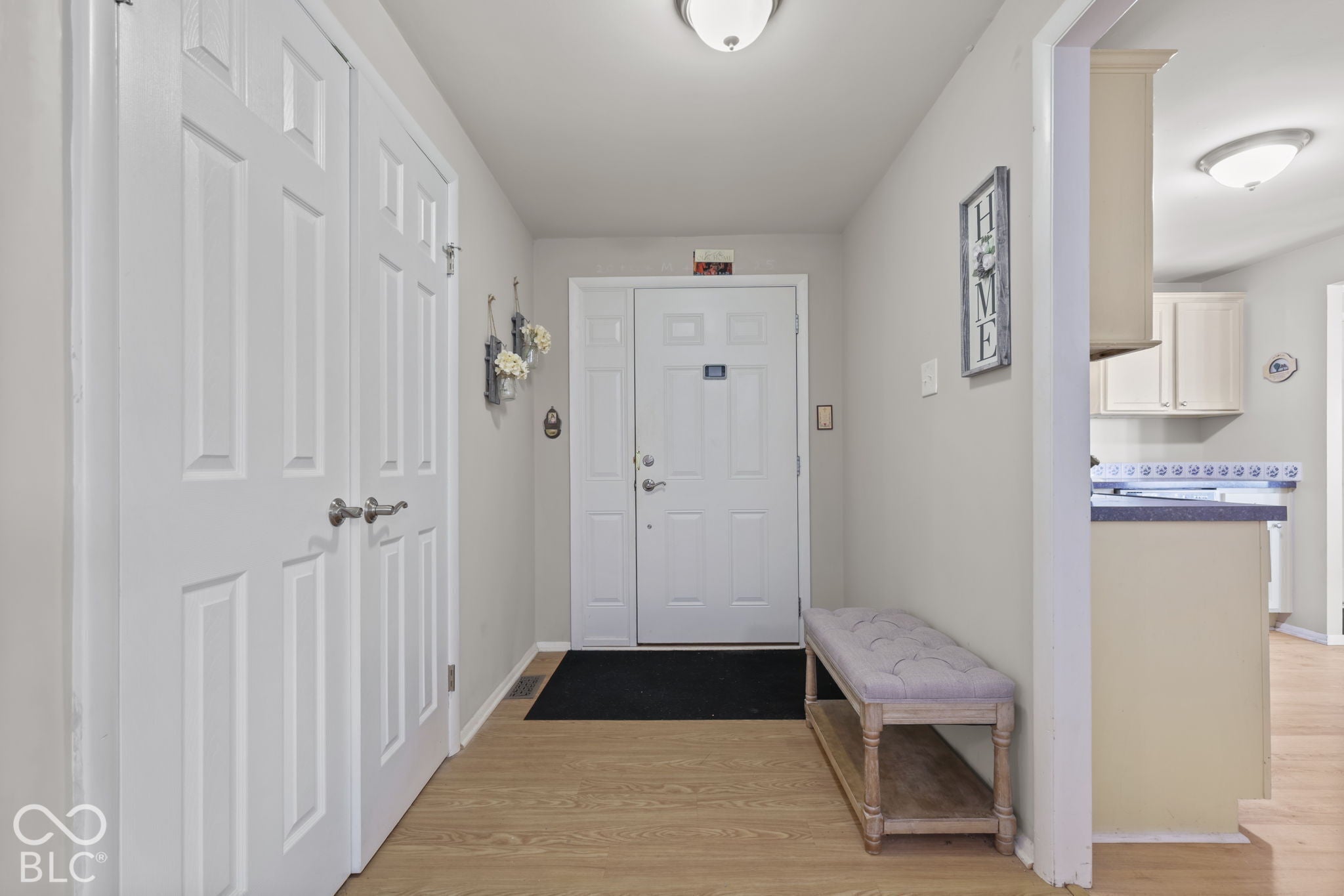 1652 W 74th Place