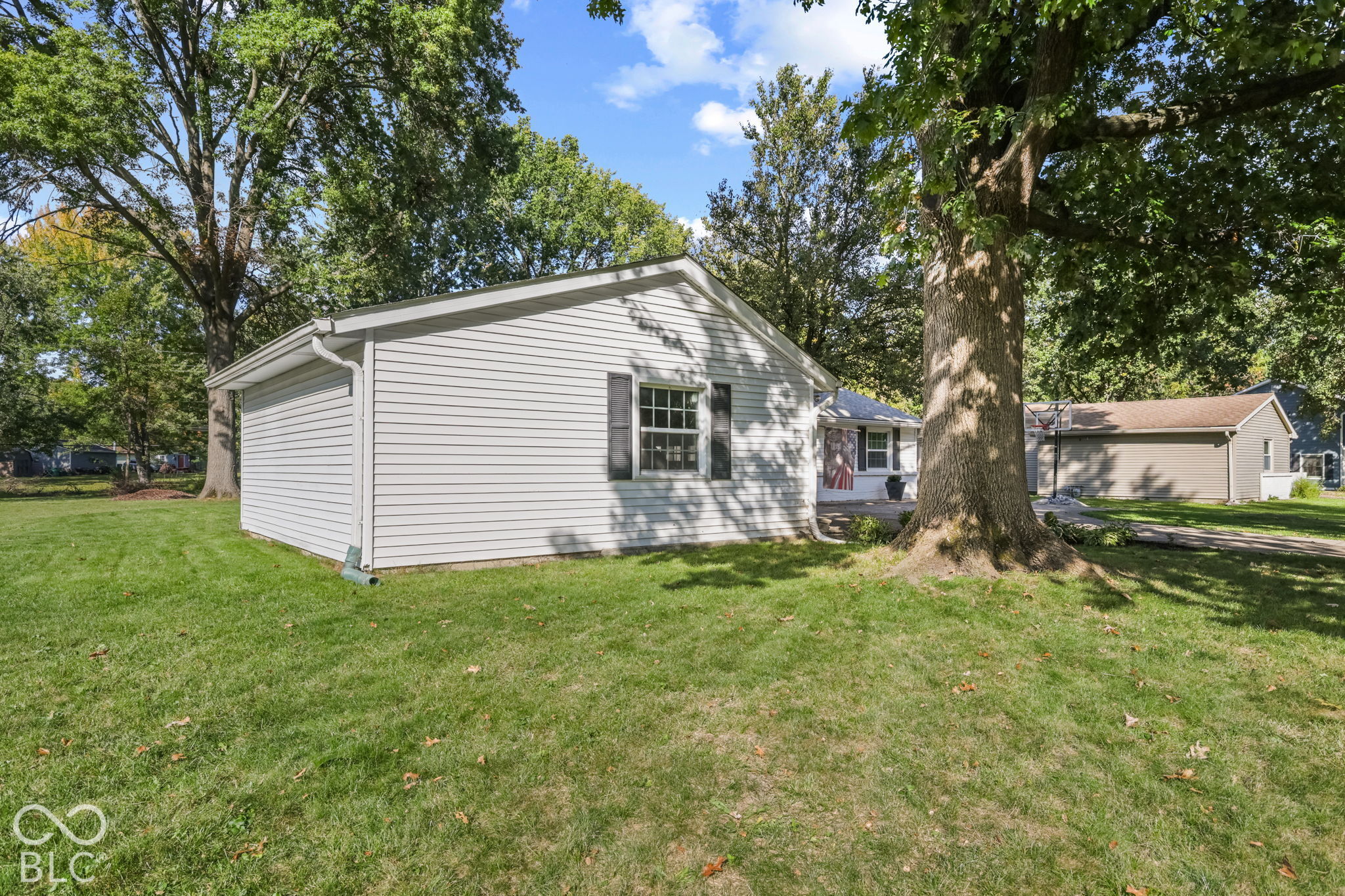 1652 W 74th Place