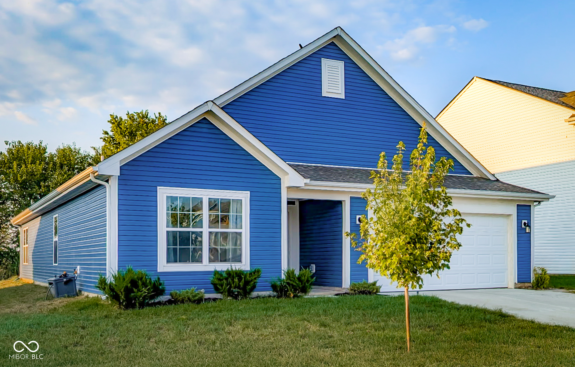 Photo 1 of 24 — 2127 Abbey Lane, Columbus, IN 47201