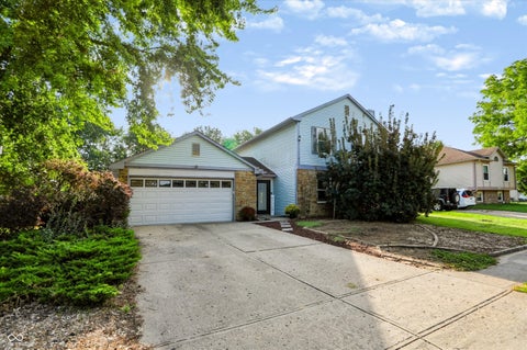 Photo of 7549 Southern Lakes Drive, Indianapolis, IN 46237 (MLS # 22122918)