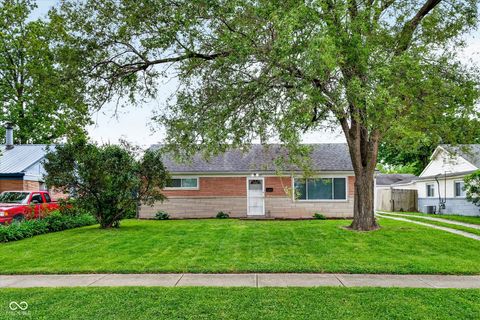 Photo of 449 Southgate Drive, Greenwood, IN 46143 (MLS # 22099040)